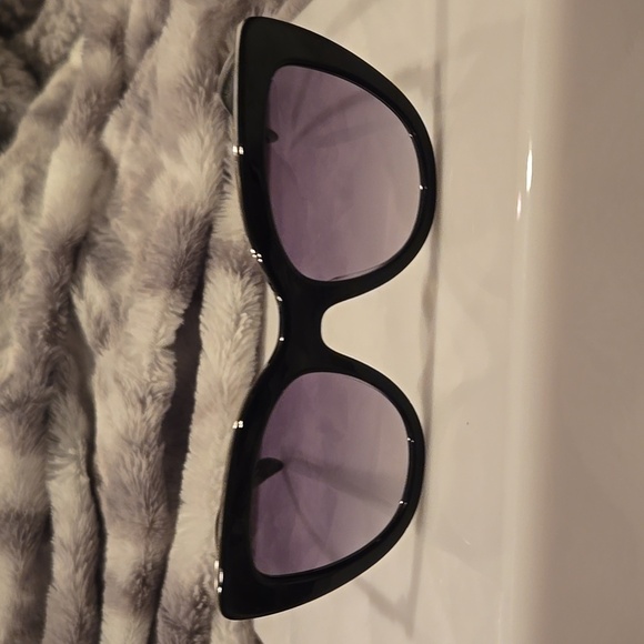 Longchamp Paris Black Cat-Eye Sunglasses with Gradient Lenses Brand New In Case - Picture 4 of 16